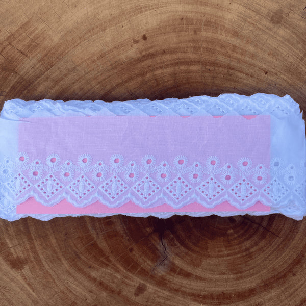 Bordado Inglês 100% algodão Branco - Largura: 7,5 centímetros