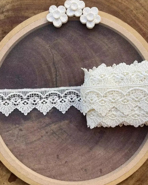 Renda guipir 100% poliéster off white - Largura: 3,5 centímetros