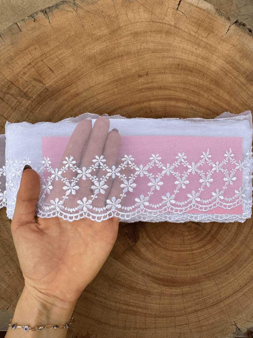 Renda Tule 100% poliéster branca - Largura: 9,5 centímetros