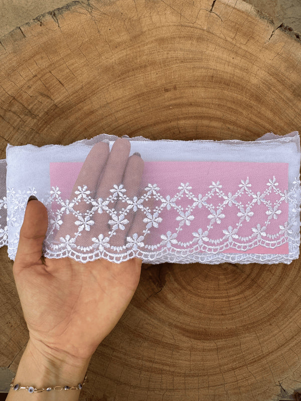 Renda Tule 100% poliéster branca - Largura: 9,5 centímetros