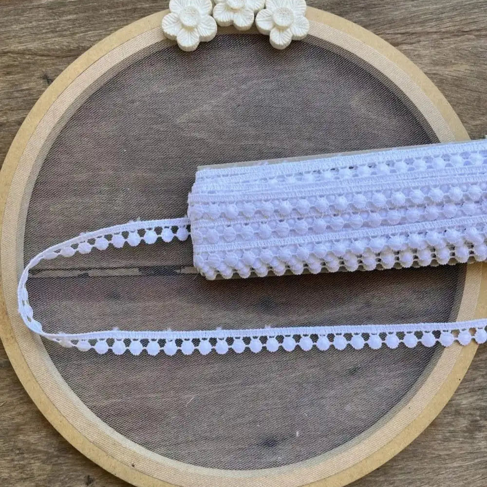 Renda guipir 100% poliéster branca - Largura: 1 centímetro