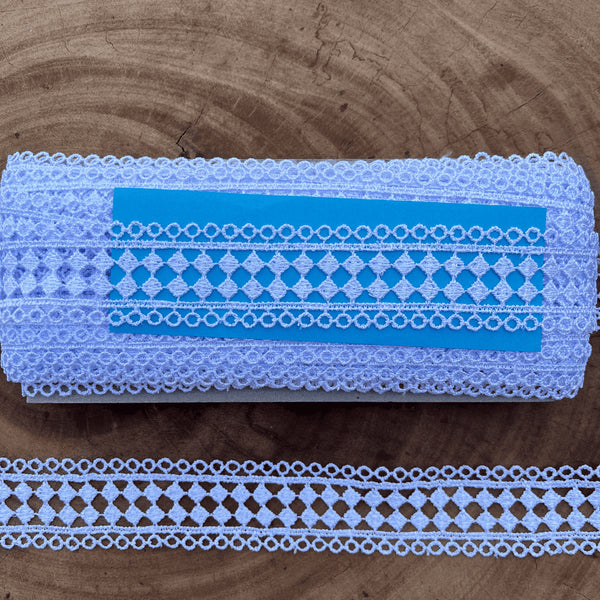 Entremeio de renda guipir 100% poliéster branca - Largura: 3,5 centímetros