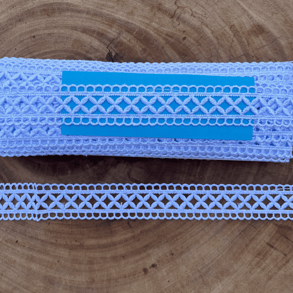 Renda guipir 100% poliéster branca - Largura: 3,2 centímetros