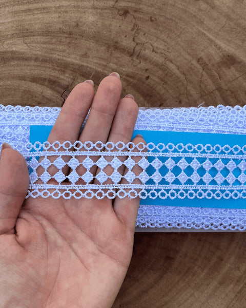 Entremeio de renda guipir 100% poliéster branca - Largura: 3,5 centímetros