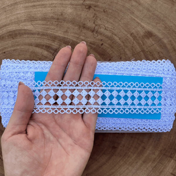 Entremeio de renda guipir 100% poliéster branca - Largura: 3,5 centímetros