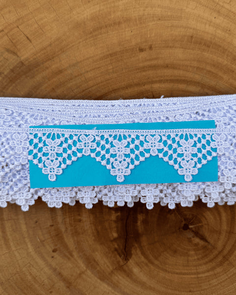 Renda guipir 100% poliéster branca - Largura: 3,5 centímetros