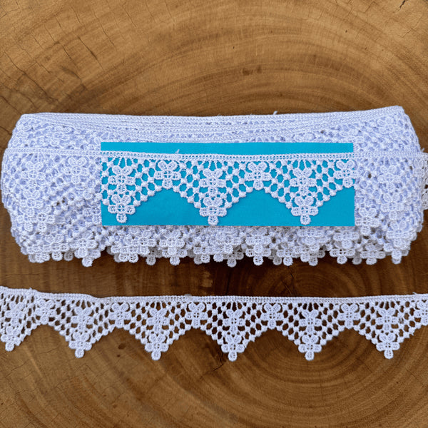 Renda guipir 100% poliéster branca - Largura: 3,5 centímetros