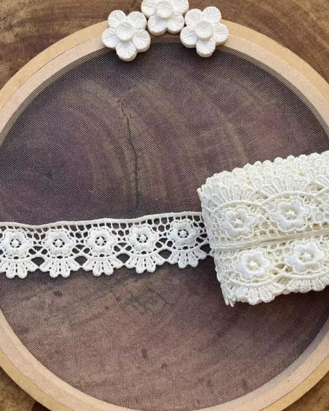 Renda guipir 100% poliéster off white - Largura: 3,5 centímetros