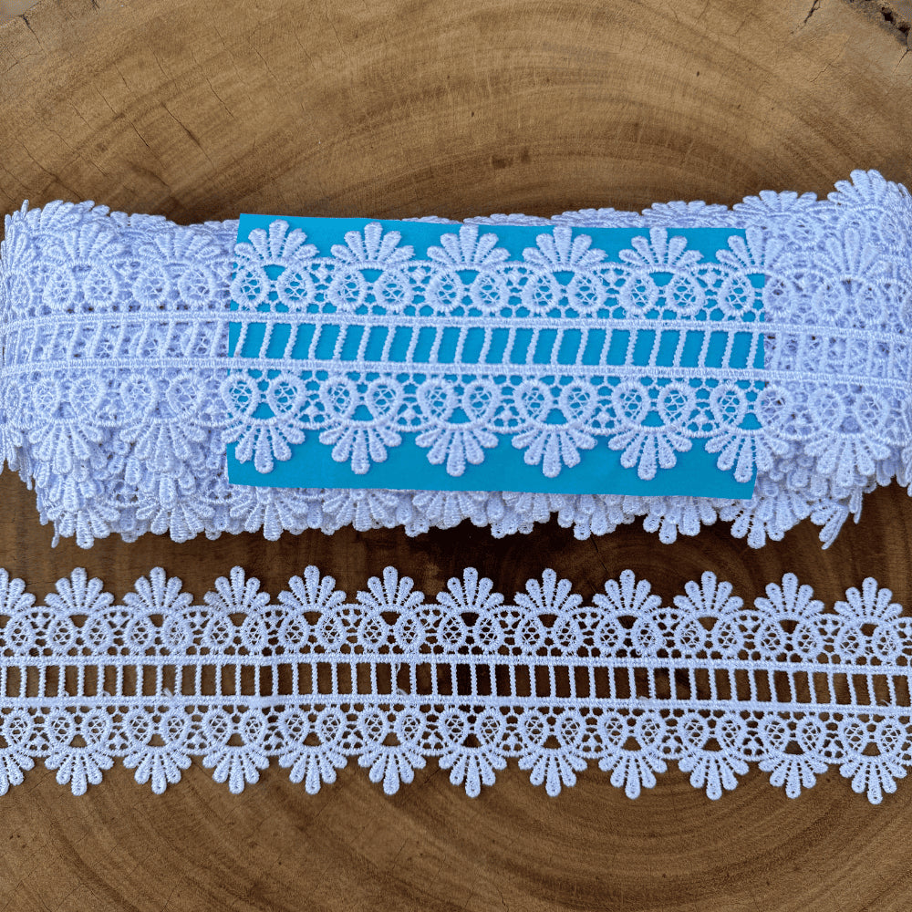 Entremeio de renda guipir 100% poliéster branca - Largura: 7,5 centímetros