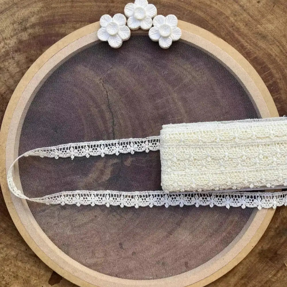 Renda guipir 100% poliéster off white - Largura: 1,5 centímetros