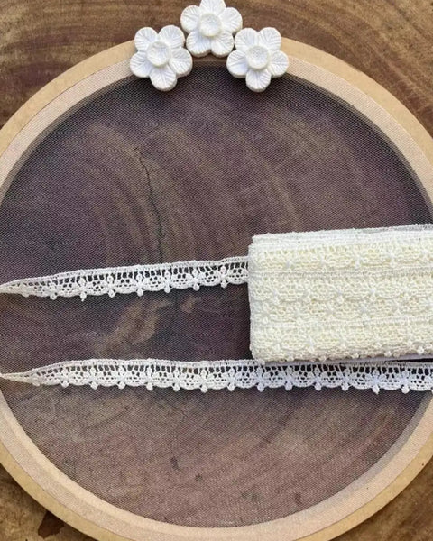 Renda guipir 100% poliéster off white - Largura: 1,5 centímetros