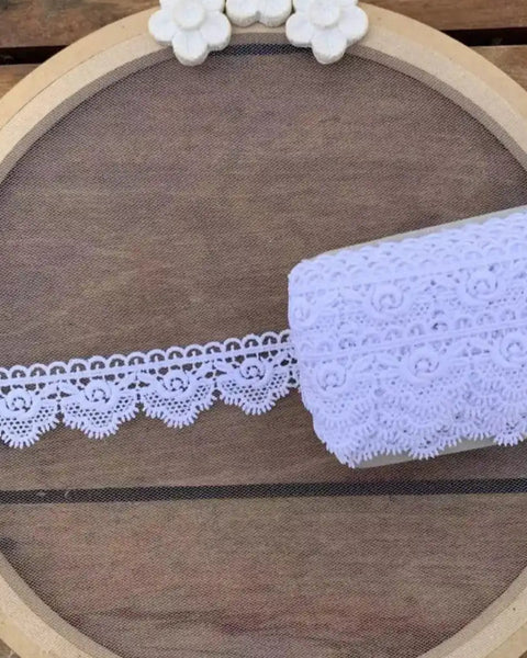 Renda guipir 100% poliéster branca - Largura: 2,6 centímetros