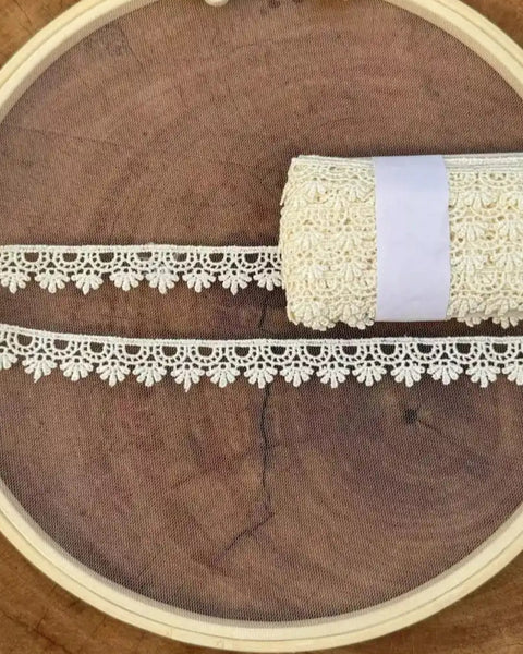 Renda guipir 100% poliéster off white - Largura: 1,5 centímetros
