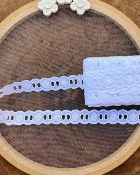 Passa fita de Bordado Inglês 100% algodão Branco - Largura: 2 centímetros