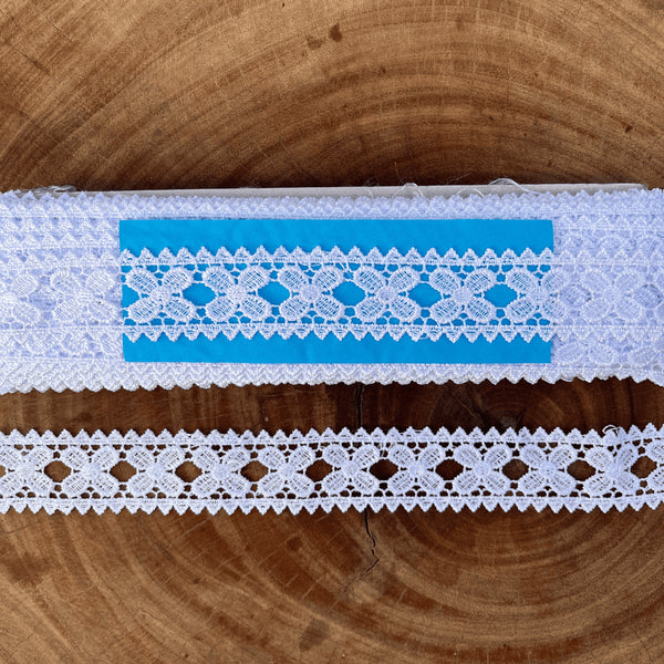 Renda guipir 100% poliéster branca - Largura: 3 centímetros