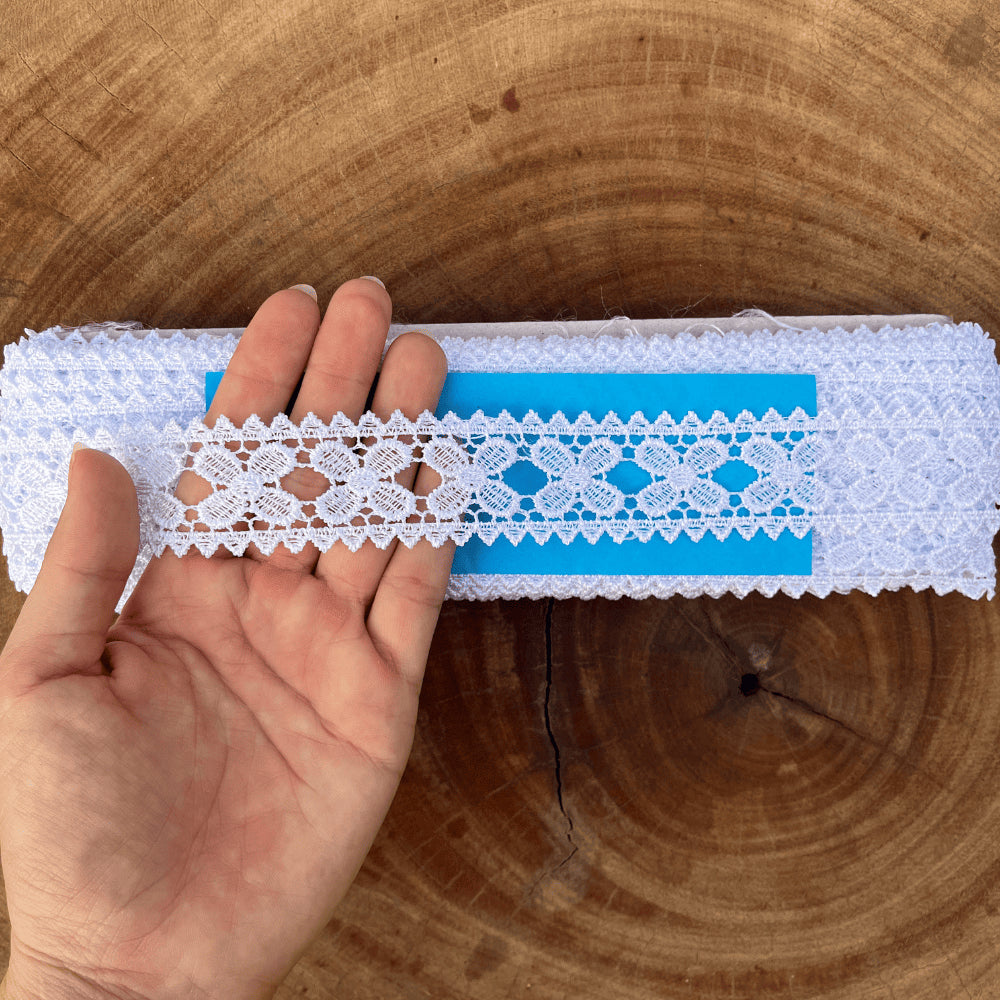 Renda guipir 100% poliéster branca - Largura: 3 centímetros